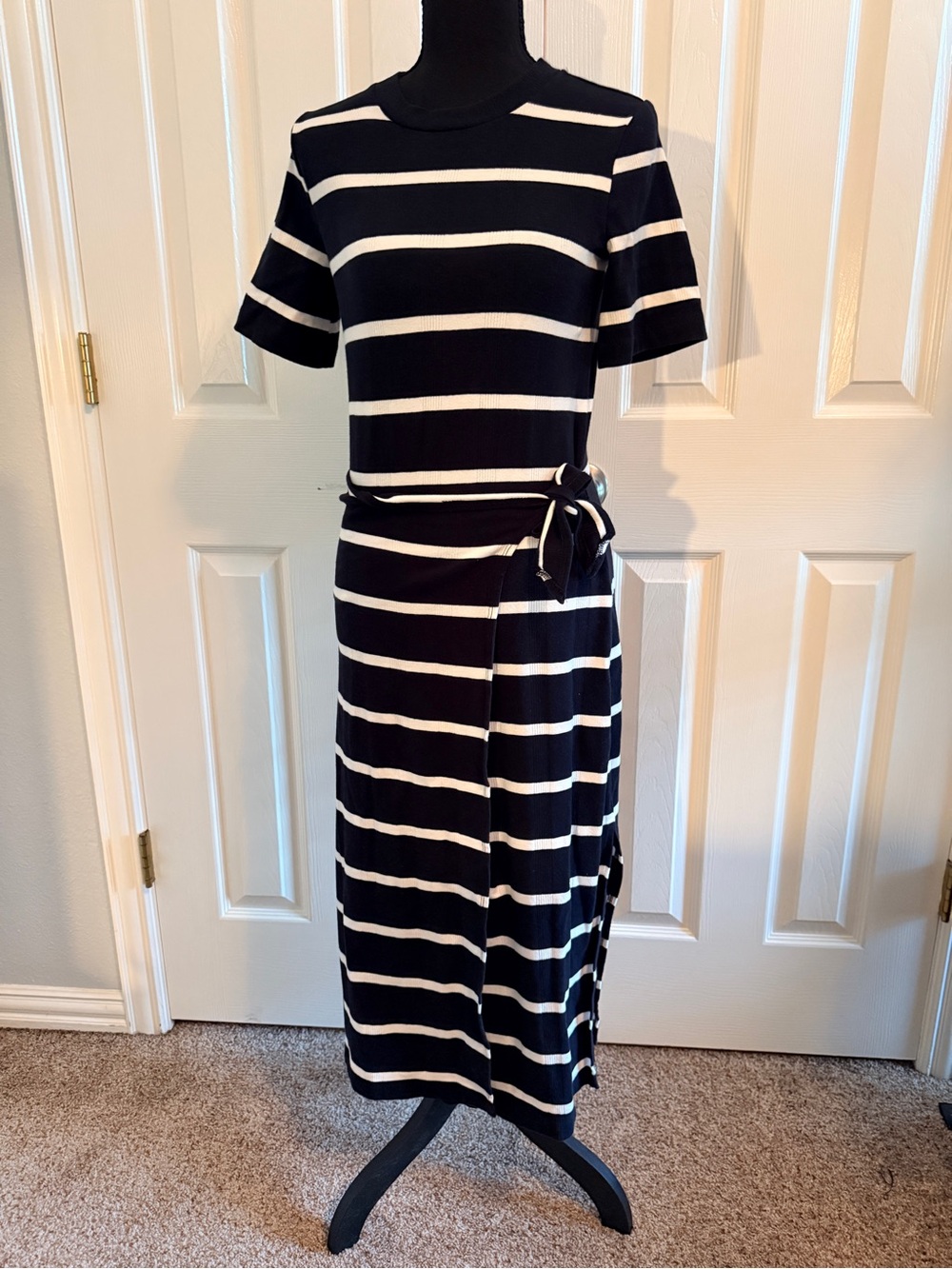 Evereve Black & White Striped Tie-Waist Midi Dress - Picture 1 of 9